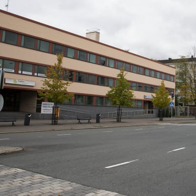 Syksyinen katu Forssan keskustassa.