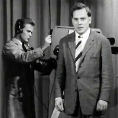 Paavo Noponen tutustuttaa katsojat tv-tekniikkaan (1960).