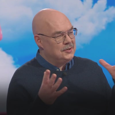 Ohjaaja Mikko Roiha Puoli seitsemän -ohjelmassa