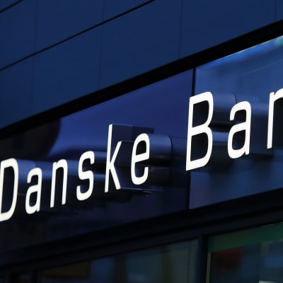 Skylt där det står Danske Bank.