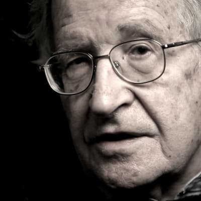 Noam Chomsky blickar tillbaka på sitt liv som aktivist och politiskt aktiv.