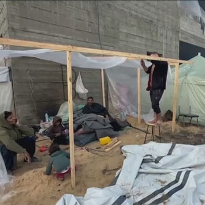 Palestinier i Rafah fördrivna från sina hem i Gaza.