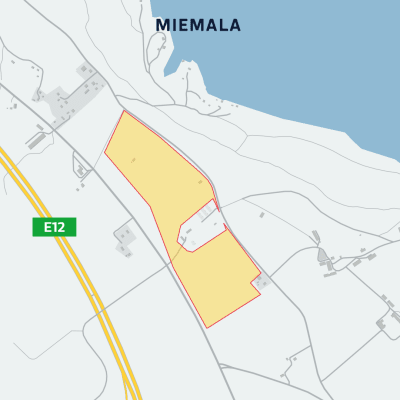Karttagrafiikka joka näyttää Miemalan aluetta Hämeenlinnan kaupungin kupeessa josta kaupunki on ostanut maata eritasoliittymää varten.