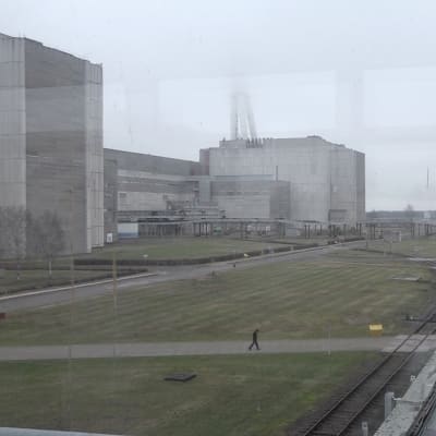 Det litauiska kärnkraftverket Ignalina ser ensligt ut trots att det fortfarande sysselsätter nästan 2000 personer så länge avvecklingen och nedmonteringen pågår.