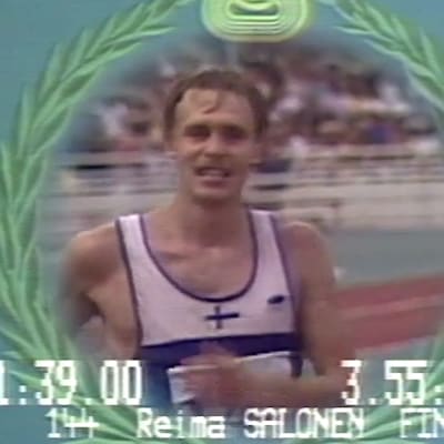 Reima Salonen kävelee Ateenassa EM-kilpailussa 1982. Kuvassa nimi sekä kävelyaika.