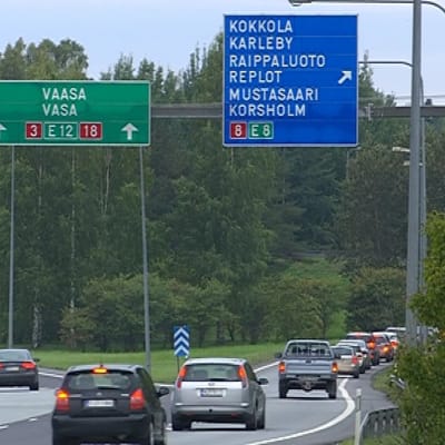 Kö på avfart från Vasa motorväg