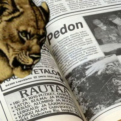 vanha lehtileike Suupohjan sanomista, johon lisätty leijonan kuva.