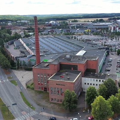 Riihimäen vanha voimala Prisman edessä ilmasta kuvattuna.