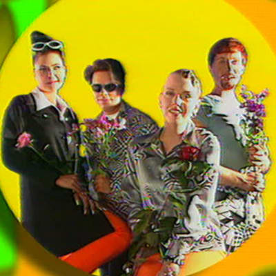 Aikakone-yhtye musiikkivideolla kappaleeseen Keltainen.