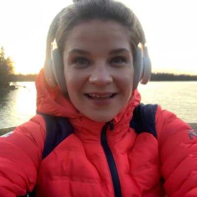 Oopperalaulaja Marjukka Tepponen selfiessä koronakeväänä 2020.