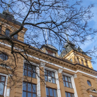 Oulun kaupungintalo helmikuussa