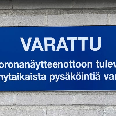 Pysäköintikyltti koronanäytteenottoon tulevia varten.