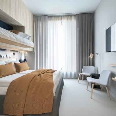 Valoisassa hotellin perhehuoneessa on parisänky ja sen yläpuolelle avattu varasänky.