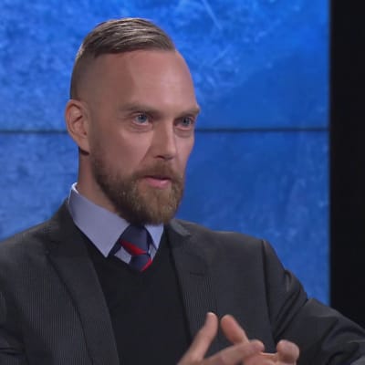 Aleksanteri-instituutin vieraileva tutkija Ilmari Käihkö A-studiossa 12.4.2023. 