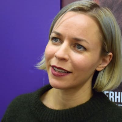 Paula Vesala esikoisdokumenttinsa ennakkonäytöksessä