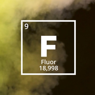 Fluors förkortning F inom en vit ram. 