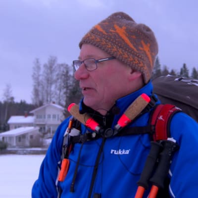 En väl fastspänd ryggsäck fungerar också som flytväst