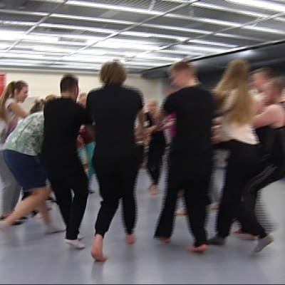 Amatörskådespelare spelar teater