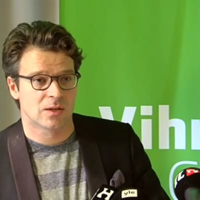 Ville Niinistö håller presskonferens om de grönas regeringsmedverkan 15.9.2014