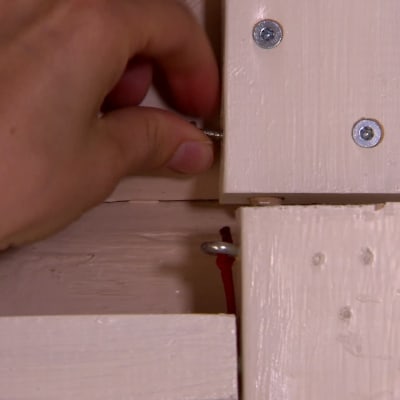 Se hur låsmekanismen fungerar