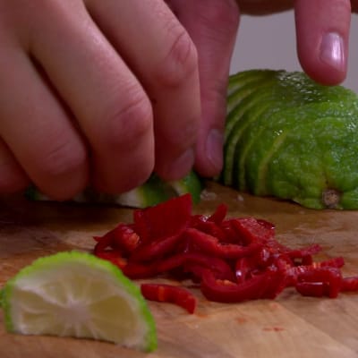 Lime och chili till marinad.