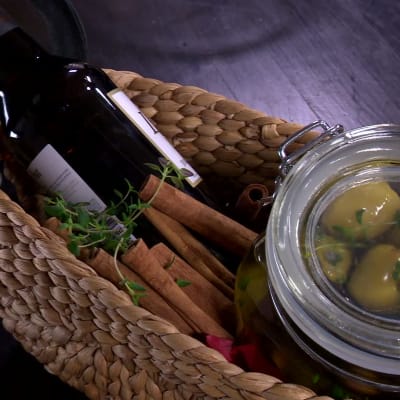Gåvopaket med marinerade oliver.