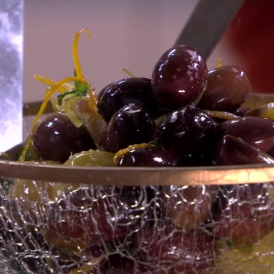 Marinerade oliver med citrus och ingefära