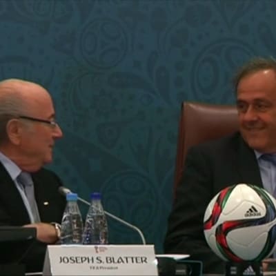 FIFA:n puheenjohtaja Sepp Blatter ja vahvin seuraajaehdokas Michel Platini