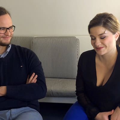 Markus Nykänen ja Marjukka Tepponen Riikka Holopaisen tentattavana.