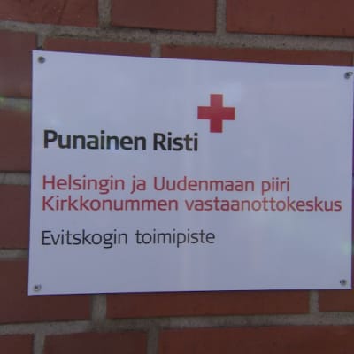 SPR:n Evitskogin vastaanottokeskuksen nimikyltti.