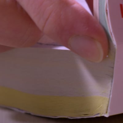 En telefonkatalog blir en liten bok.