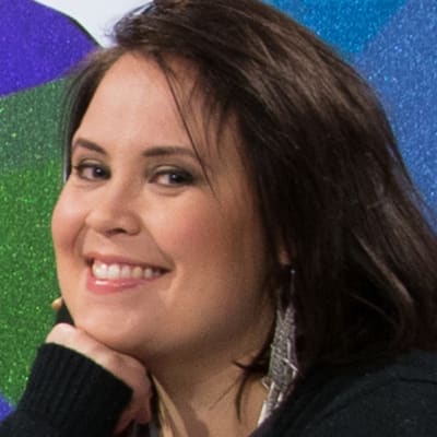Hanna Kinnunen hymyilee