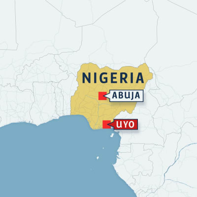 Många dödsoffer då kyrktak rasade i Uyo i Nigeria.