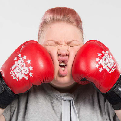 Jenny Lehtinen nyrkkeilee