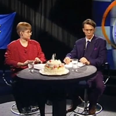 Ahaa!Studion juontajat Hannele Peltonen ja Erkka Myötyri