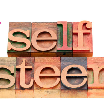 bokstavsblock som stavar self esteem
