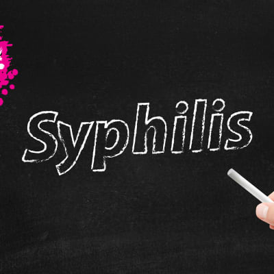 en krittavla som det är skrivet syfilis på med en vit krita