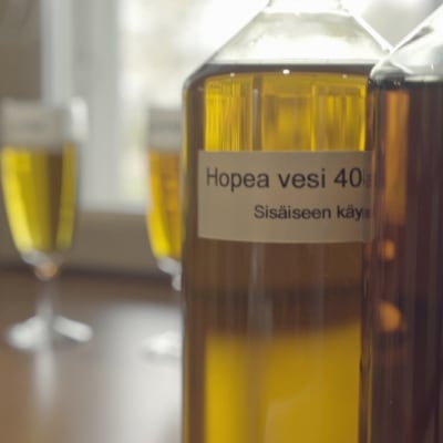 Silvervattnet får mörkare färg ju starkare det blir. 