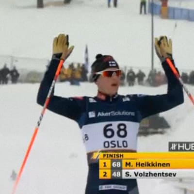 Matti Heikkinen tulee maaliin Oslon MM-kisoissa 2011.