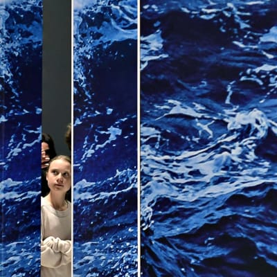 Greta Thunberg saapumassa Madridin ilmastokokoukseen tiistaina 10. joulukuuta 2019.