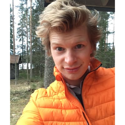 Kapellimestari Eero Lehtimäki selfiekuvassa koronapandemian aikaan maaliskuussa 2020.