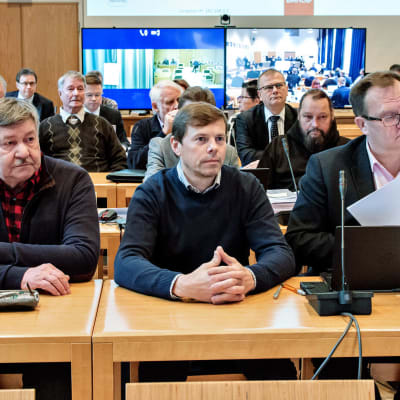 Kuva on otettu Lapin käräjäoikeudessa syyskuussa 2018, kun Anna Mäkelää kuultiin asianomistajana 27 kittiläläistä kuntapäättäjää koskevassa oikeudenkäynnissä.