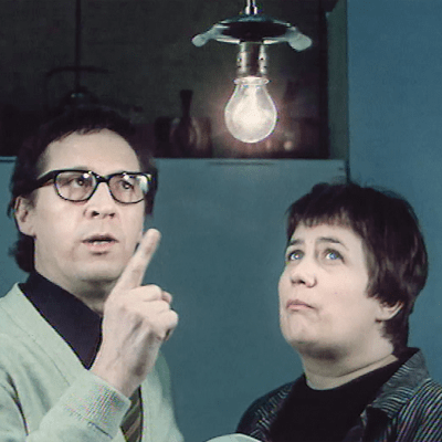 Veijo Pasanen ja Ritva Valkama miettivät sähkönkulutusta (1974)