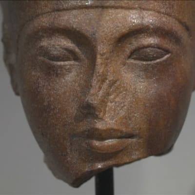 Närbild av Tutankhamon-byst som såldes för drygt fem miljoner euro på Christie´s i London.