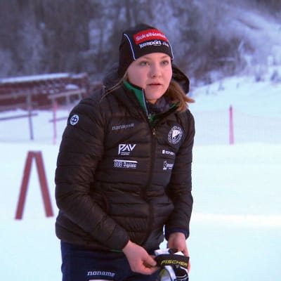 Linnea Halonen tränar vid skidcentrum i Vörå.