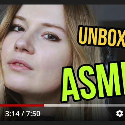 Youtube-testin pääkuvassa nuori nainen katsoo kameraan ja kuvassa tekstit ASRM ja unboxing
