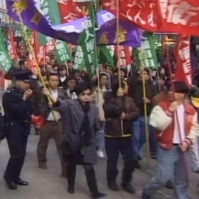 Mielenosoittajia Hongkongissa vuonna 1997.