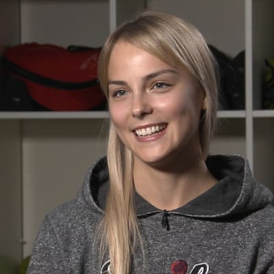 Konståkaren Kiira Korpi i Sportmagasinet hösten 2015.