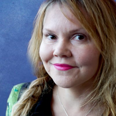 Kirjailija Katja Kettu vuonna 2017.