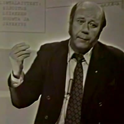 Ensio Itkonen opettaa vuonna 1973.